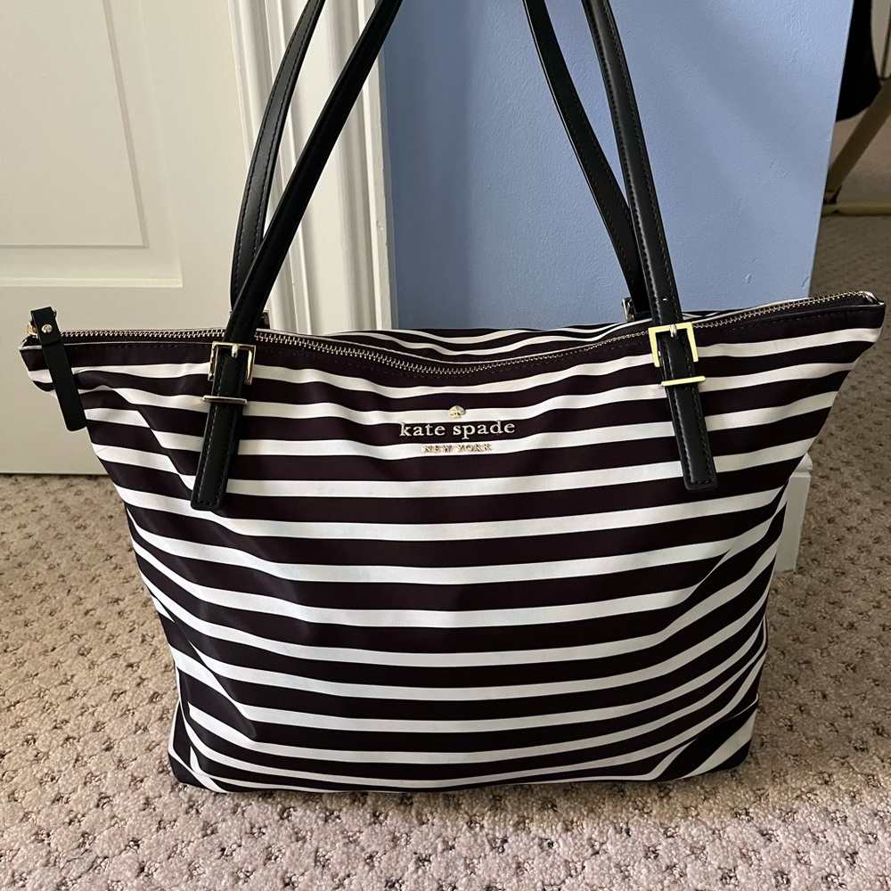 kate spade tote with zipper and inside zipper pocket.  Small mark on corner.